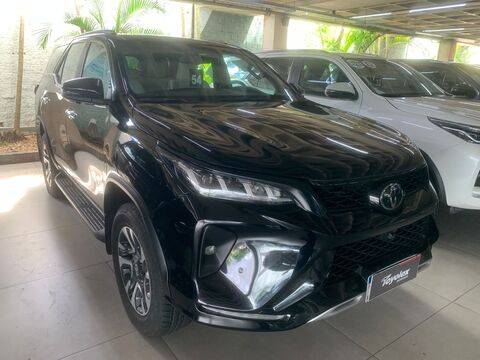 TOYOTA HILUX SW4 2.8 D-4D TURBO DIESEL DIAMOND 7L 4X4 AUTOMÁTICO